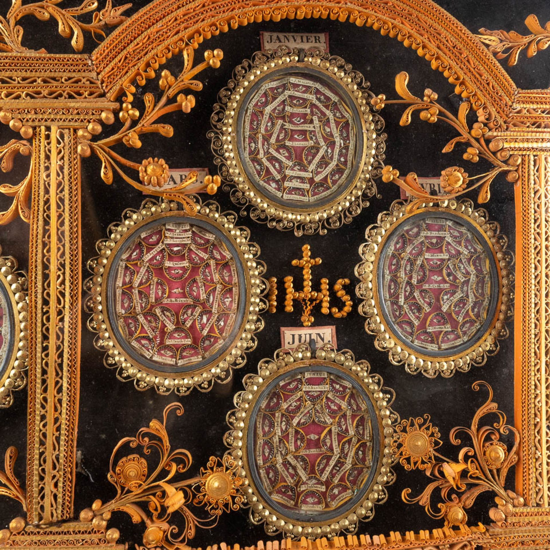 A pair of reliquary frames 'The year calendar' with 365 relics for each day of the year. 19th C. (W: - Image 9 of 11