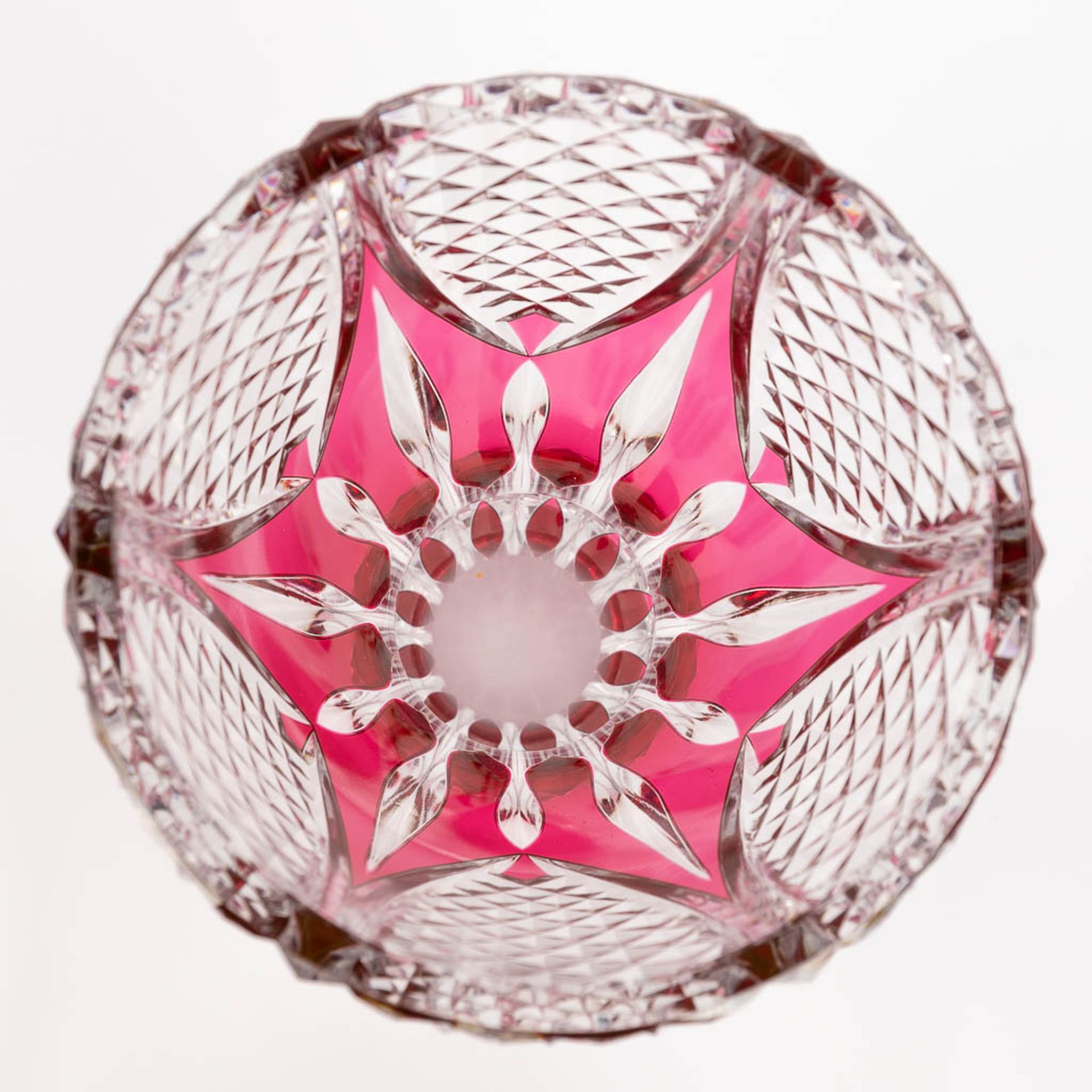 Val Saint Lambert, a vase made of red cut crystal. (H: 28,5 x D: 15,5 cm) - Image 9 of 13