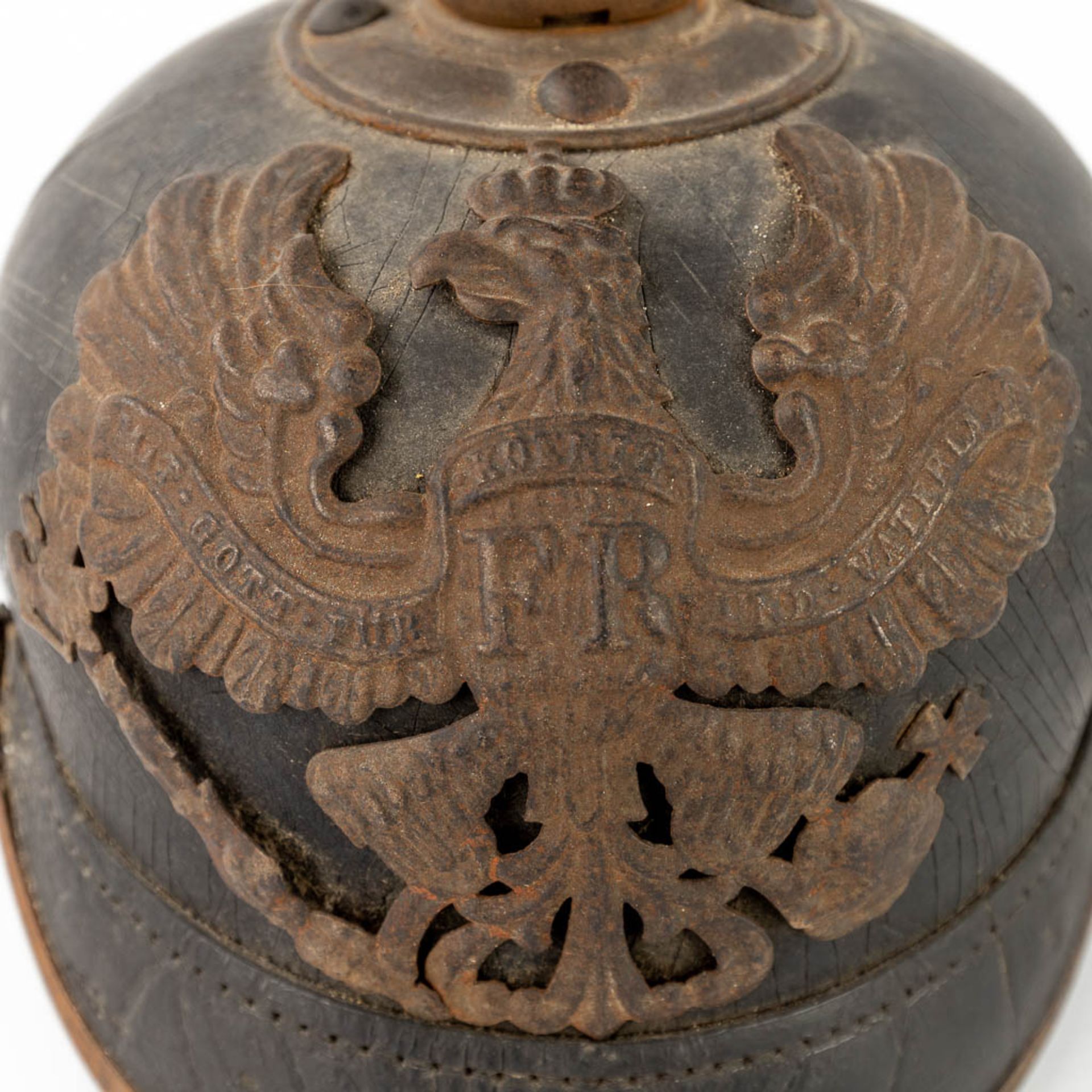An antique German Pickelhaube. Leather and copper. (L: 18 x W: 23 x H: 20 cm) - Image 11 of 15