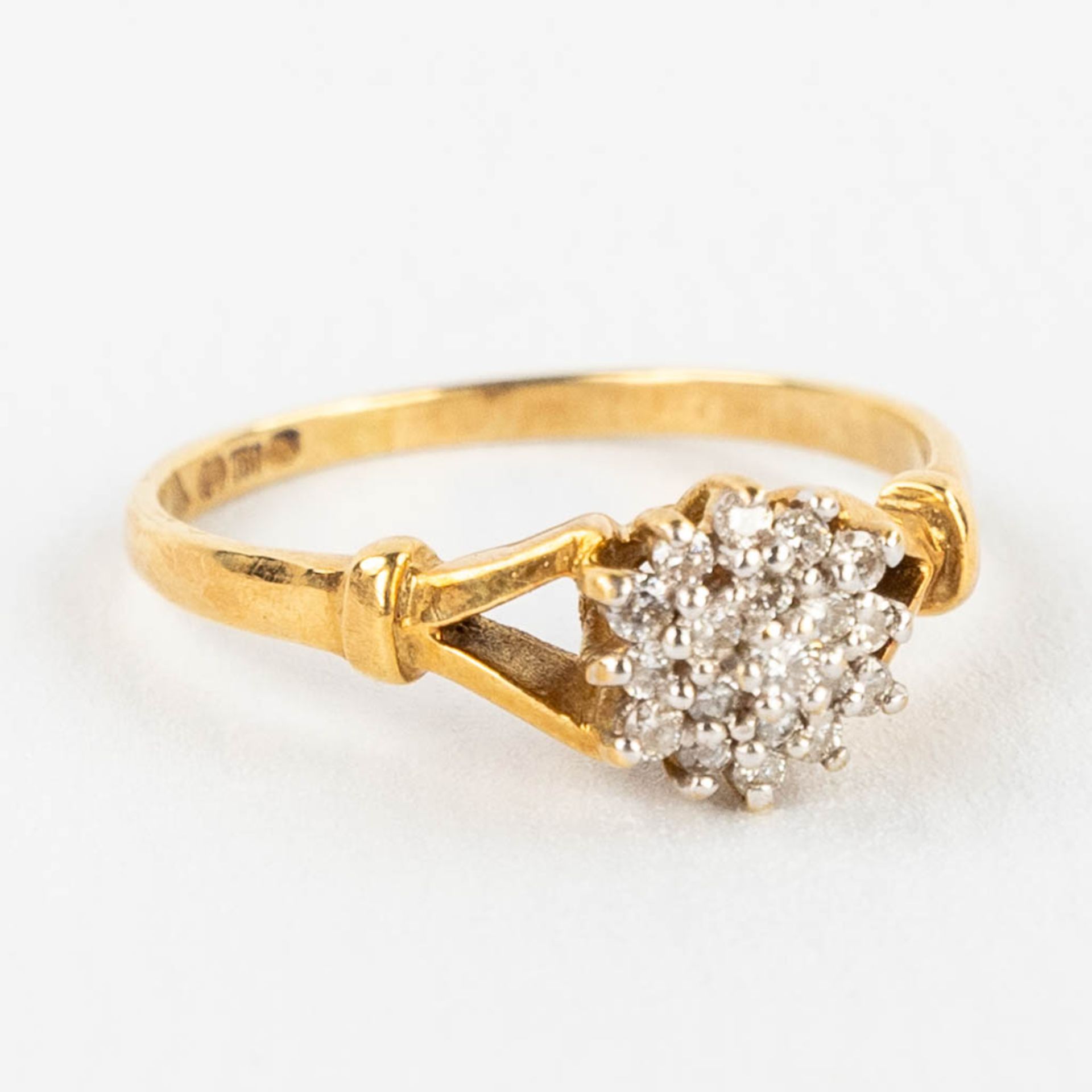 A yellow gold ring with brilliants. 18 karat. 2,81g. size: 56. - Image 5 of 12