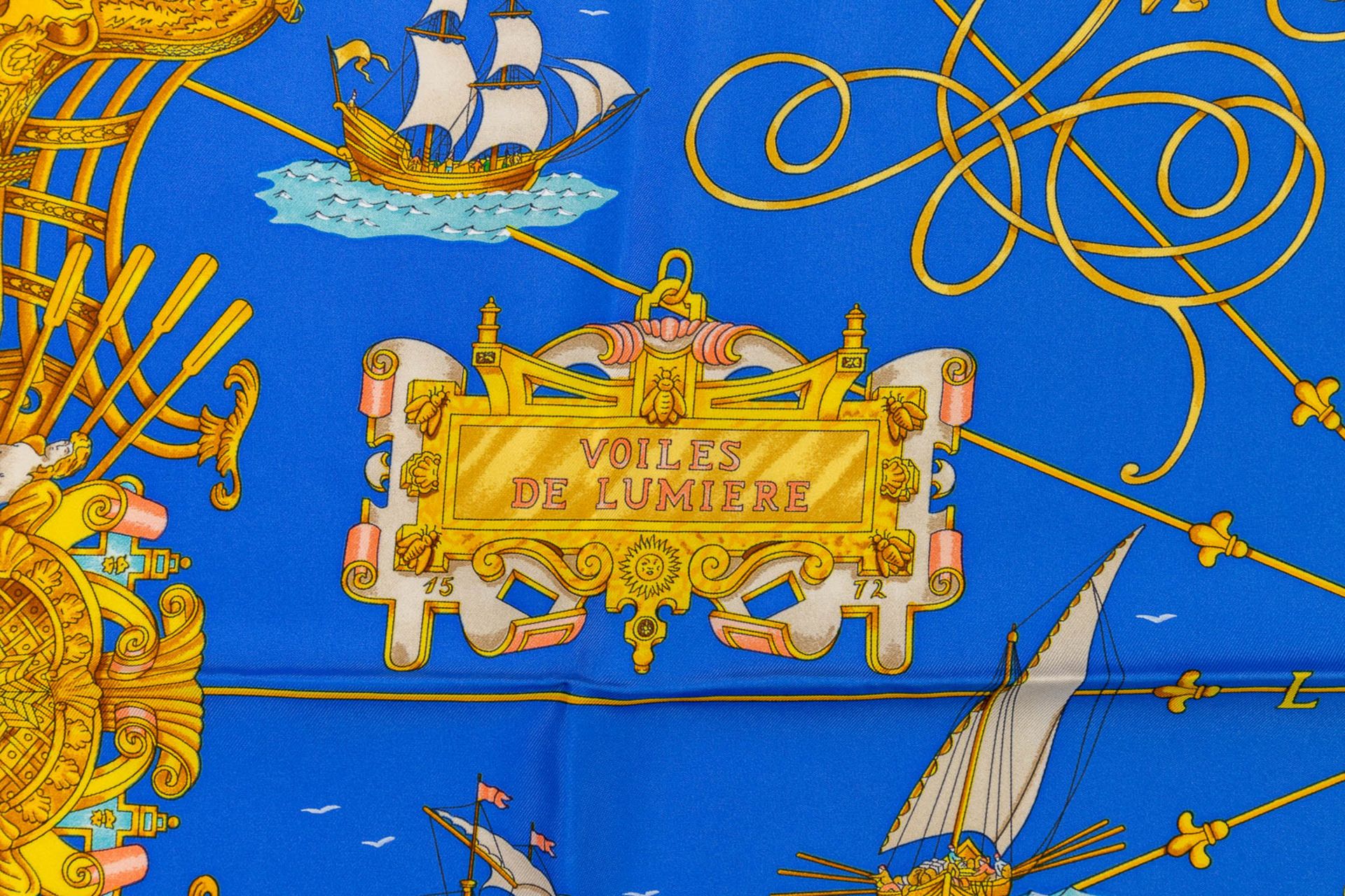 Hermès Paris, a silk scarf 'Mare De Jonio'. (L: 88 x W: 88 cm) - Image 11 of 21