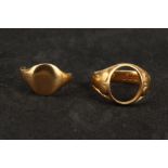 An 18 ct Gold Vacant Signet Ring,