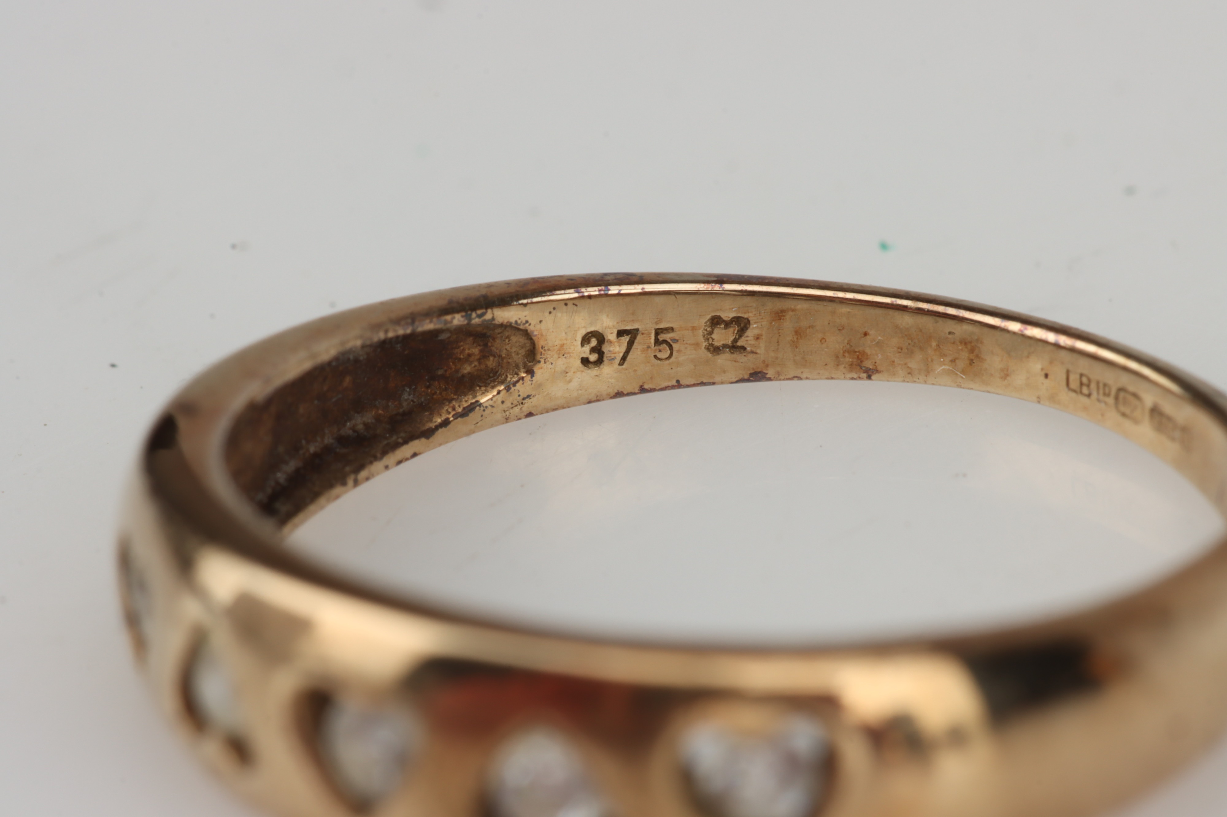 9 ct and Diamante Set Gold Band, - Image 3 of 4