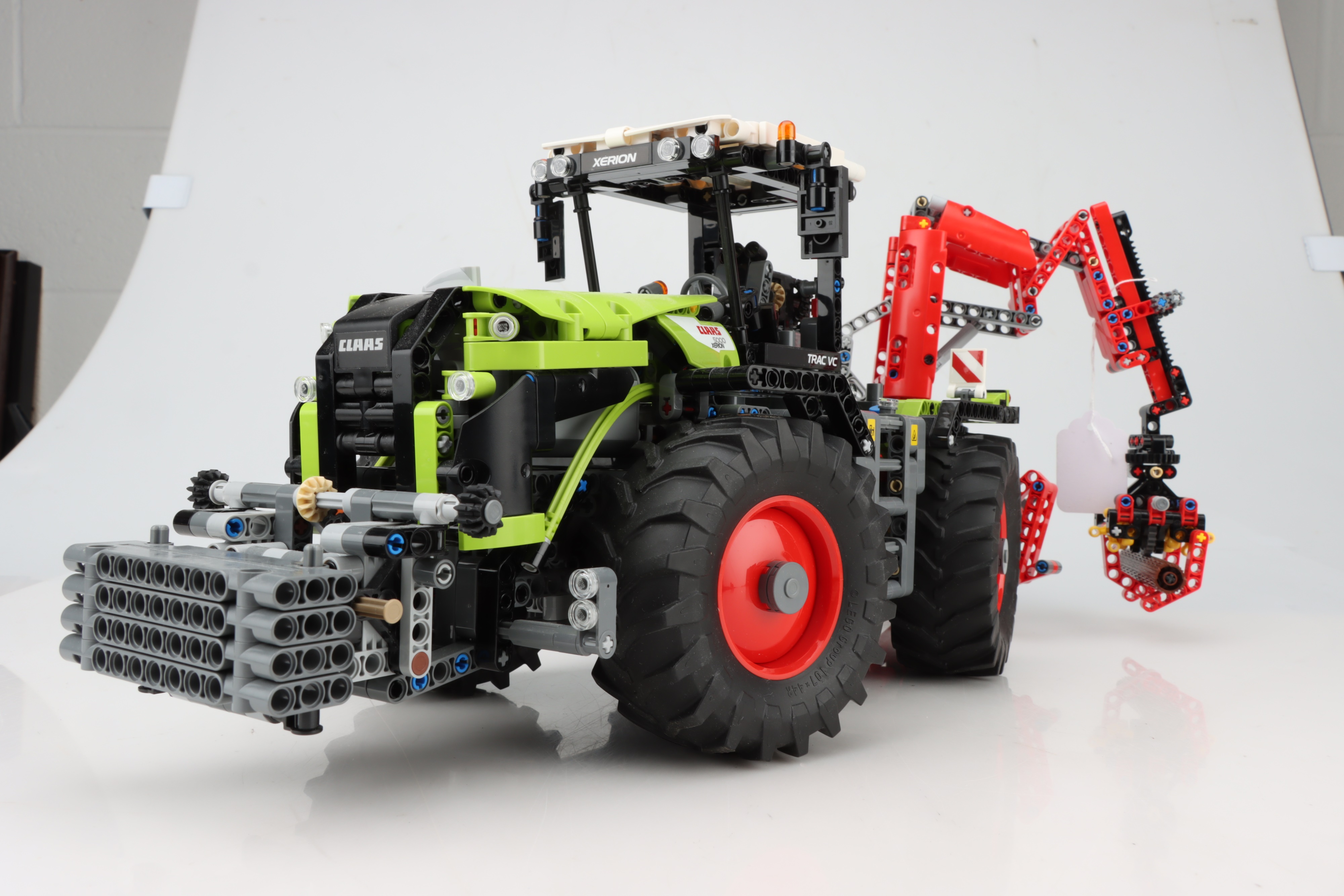 LEGO Technic CLAAS XERION 5000 TRAC VC (42054) - Image 5 of 5