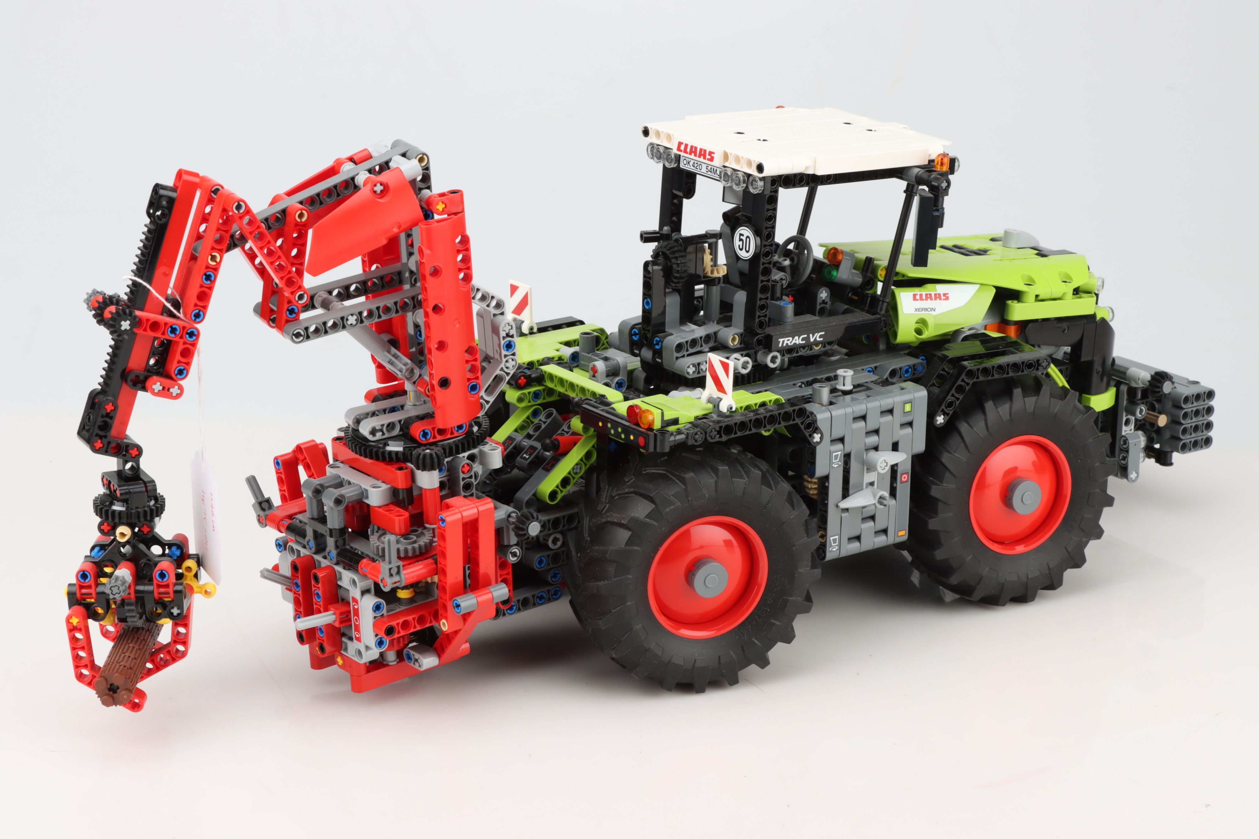 LEGO Technic CLAAS XERION 5000 TRAC VC (42054) - Image 4 of 5