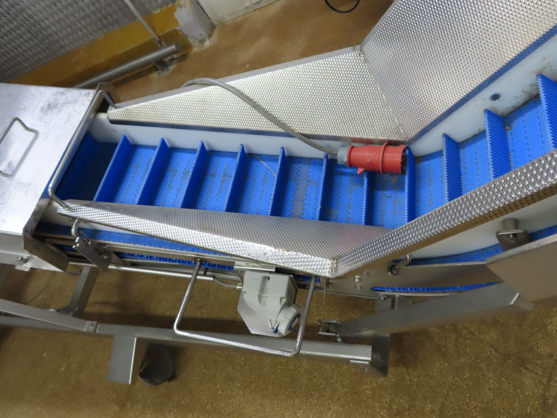 MOBILE FLIGHTED BELT CONVEYOR. - Image 2 of 3