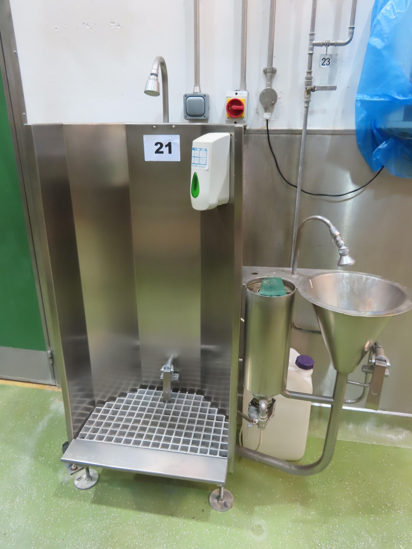 APRON WASHER, KNIFE STERILISER AND SINK