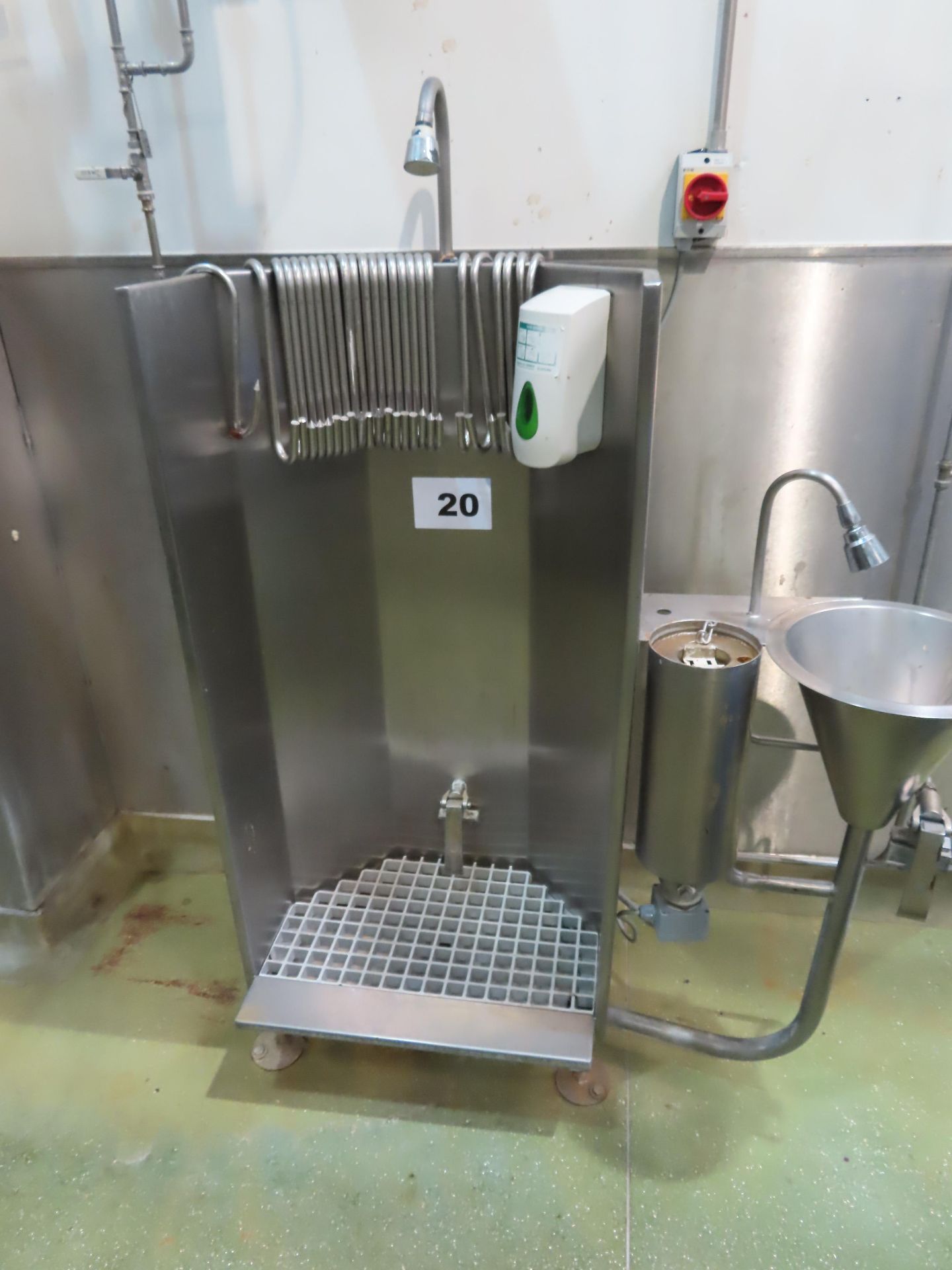 APRON WASHER, KNIFE STERILISER AND SINK