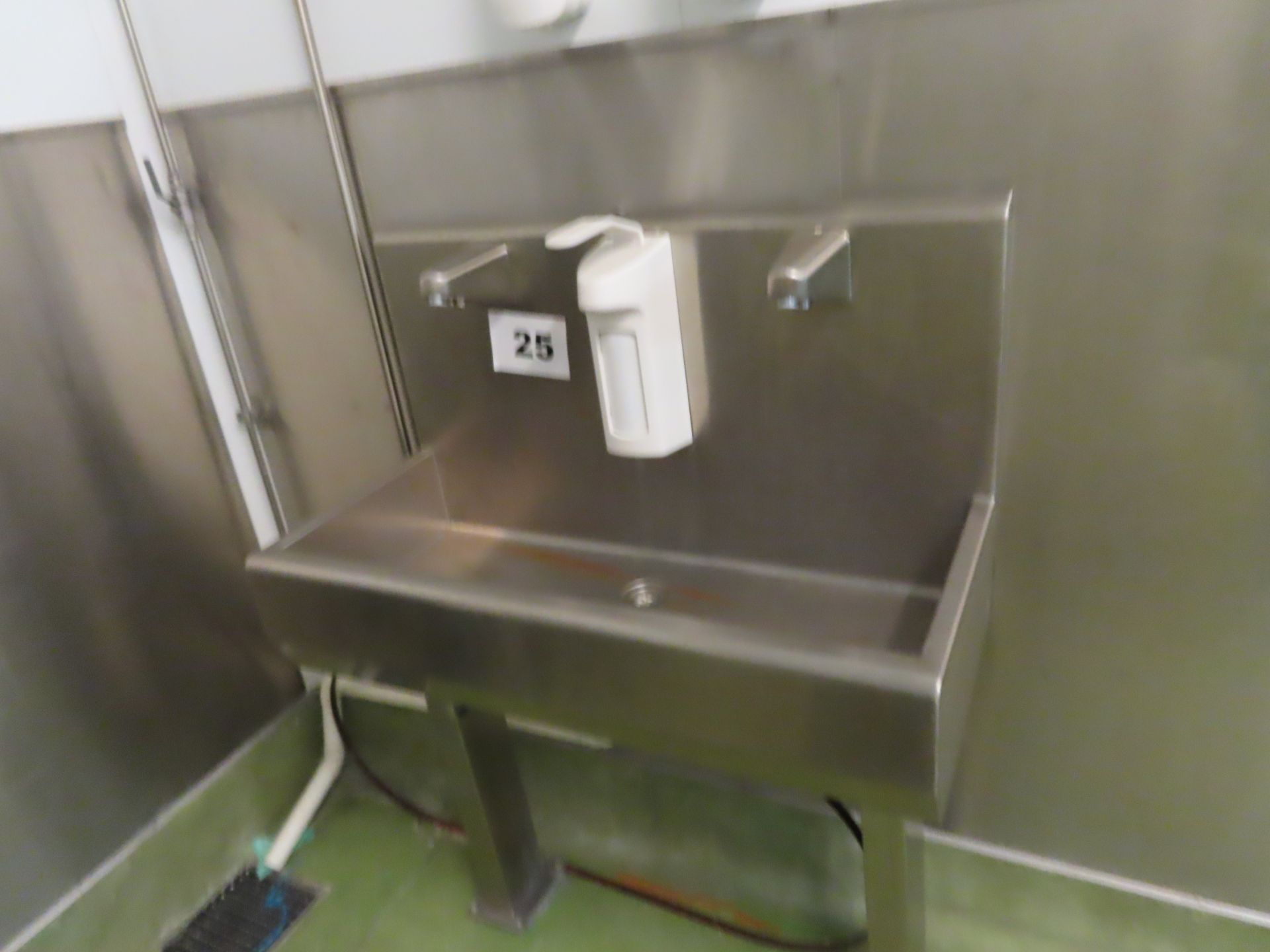 2-PERSONNEL SINK