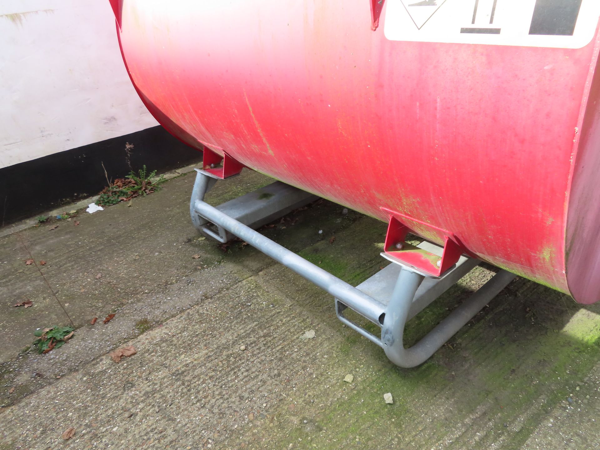 FUEL PROOF 2000 LITRE FUEL TANK. - Image 4 of 5