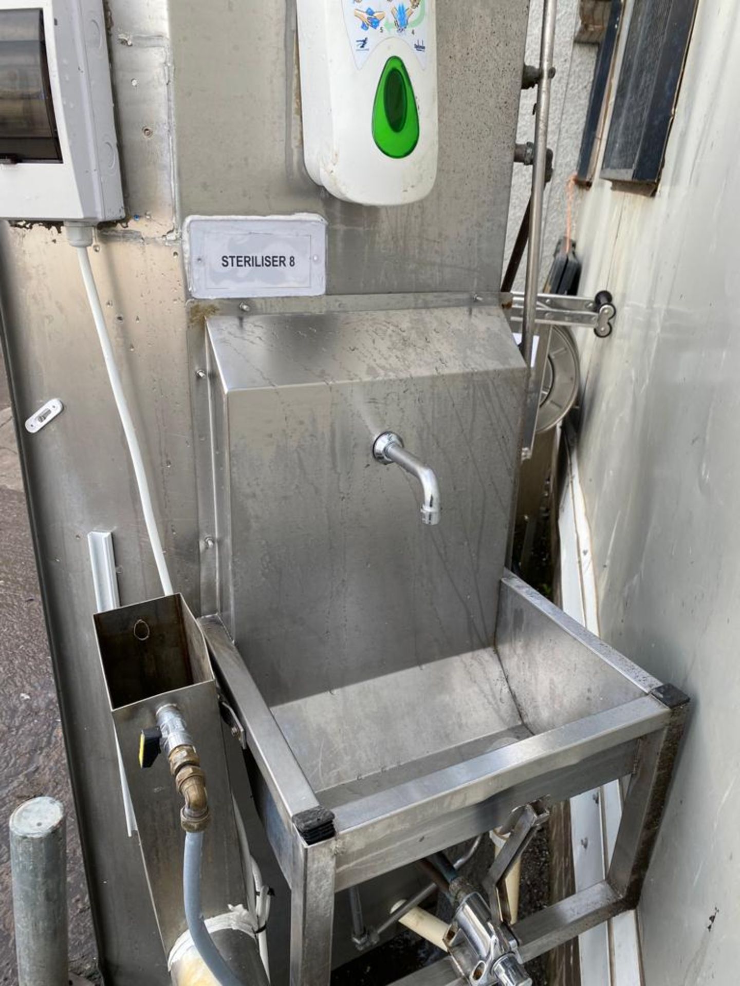 APRON, SINK AND KNIFE STERILISATION UNIT - Image 2 of 2