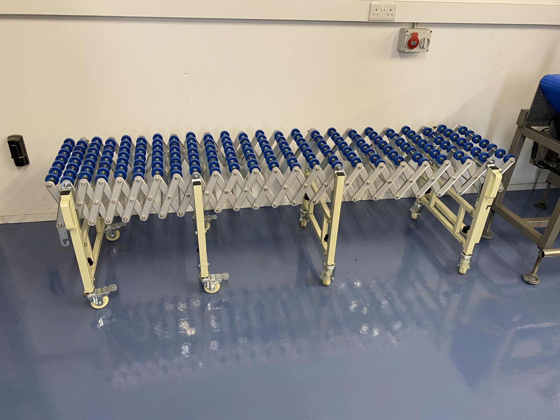 3M EXTENDABLE CONVEYOR.