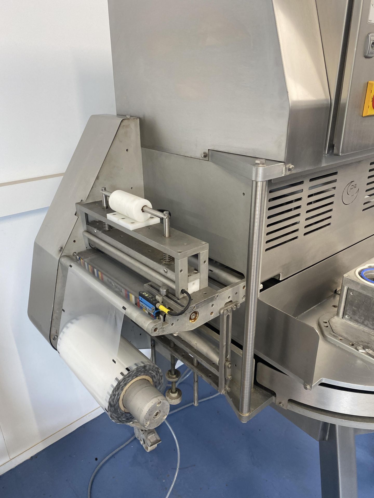 PA182 ROTARY TRAY SEALER. - Image 3 of 8