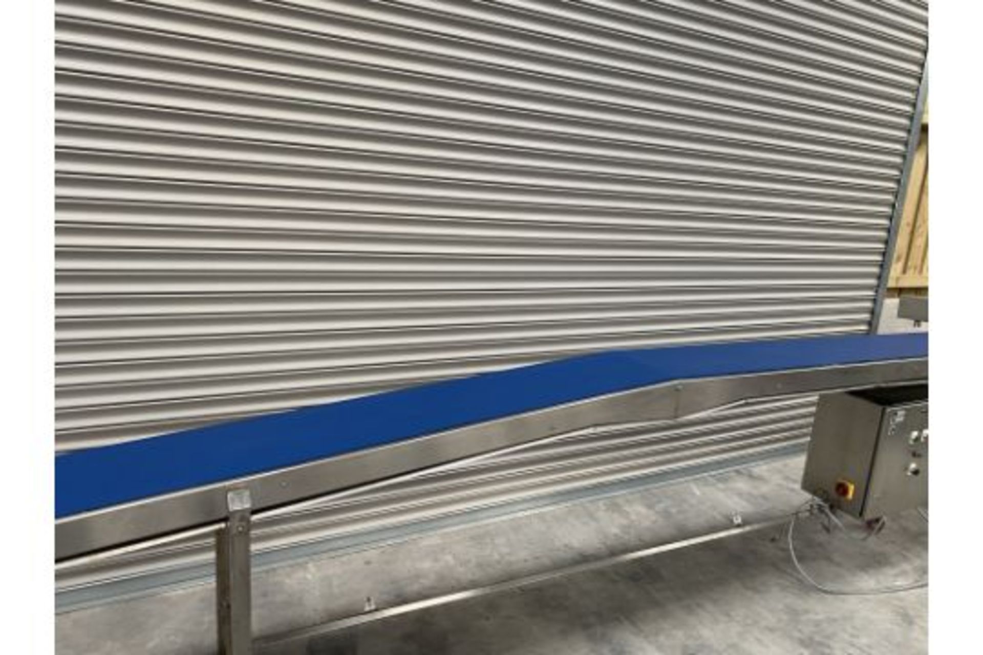 4.7 M LONG CONVEYOR.