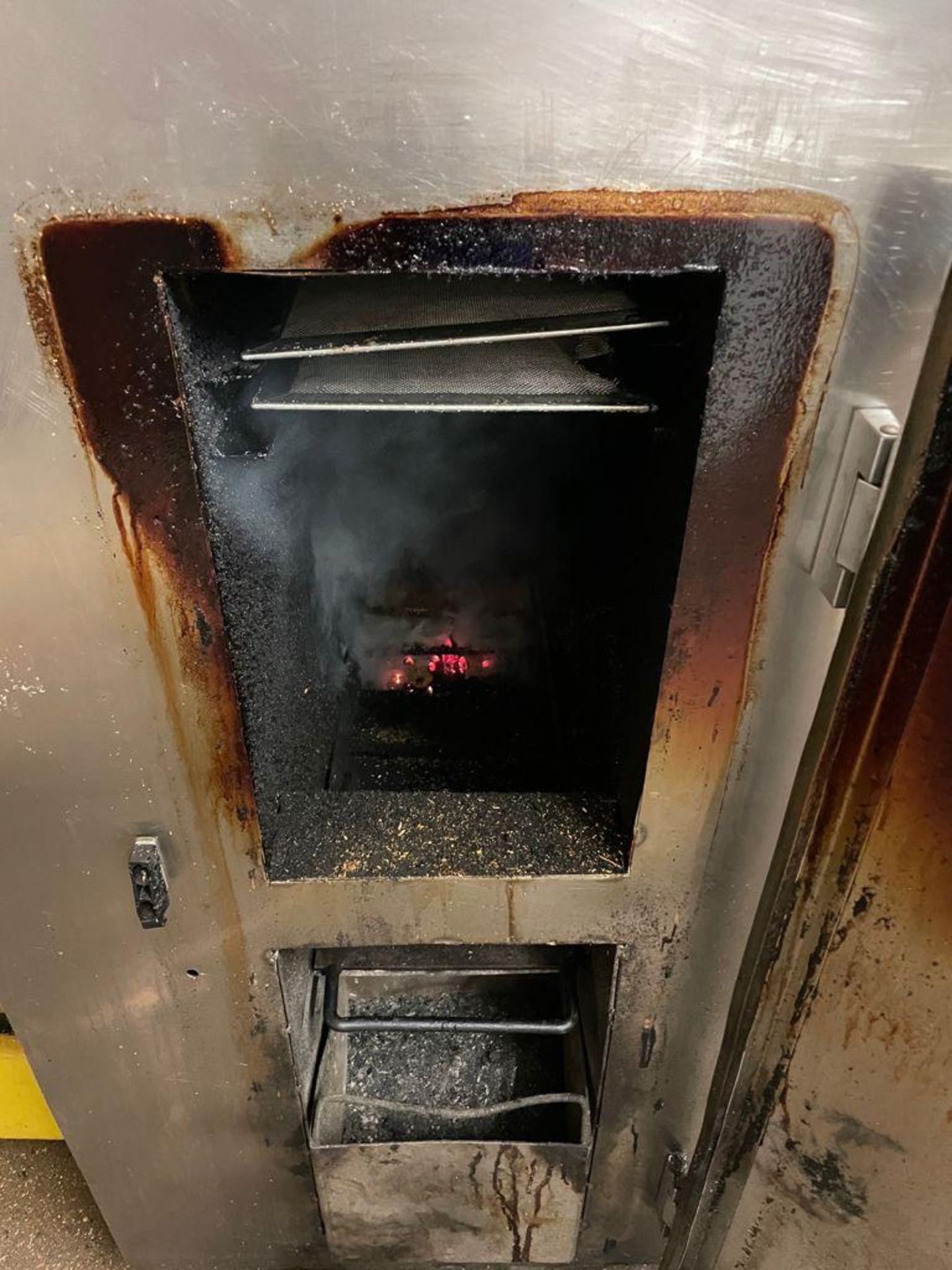 MEDI FOOD 4-RACK KILN WITH SMOKER. - Image 3 of 8