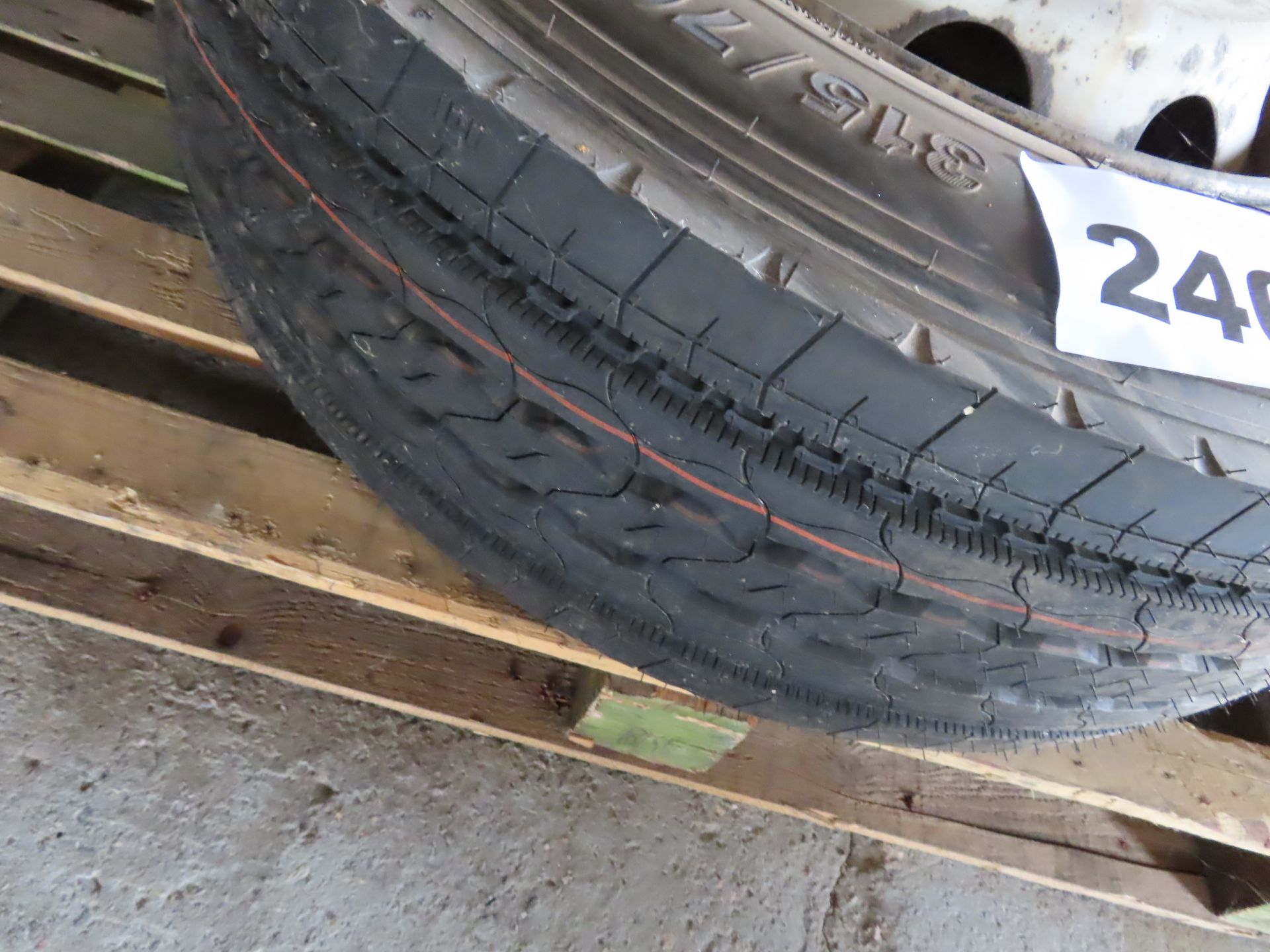 JET WAY -JUL4 TYRE AND WHEEL. - Image 3 of 3