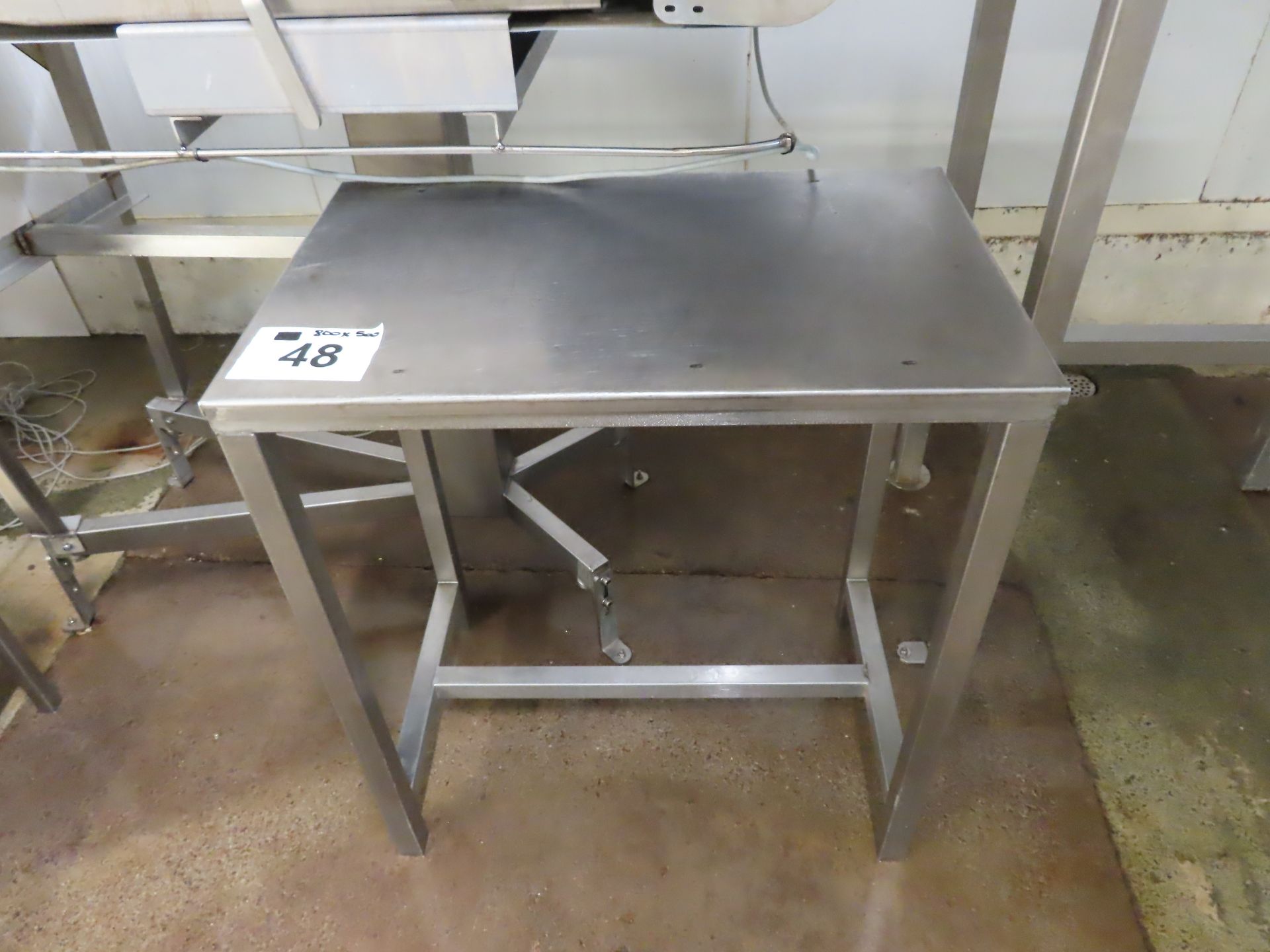 STAINLESS STEEL TABLE.