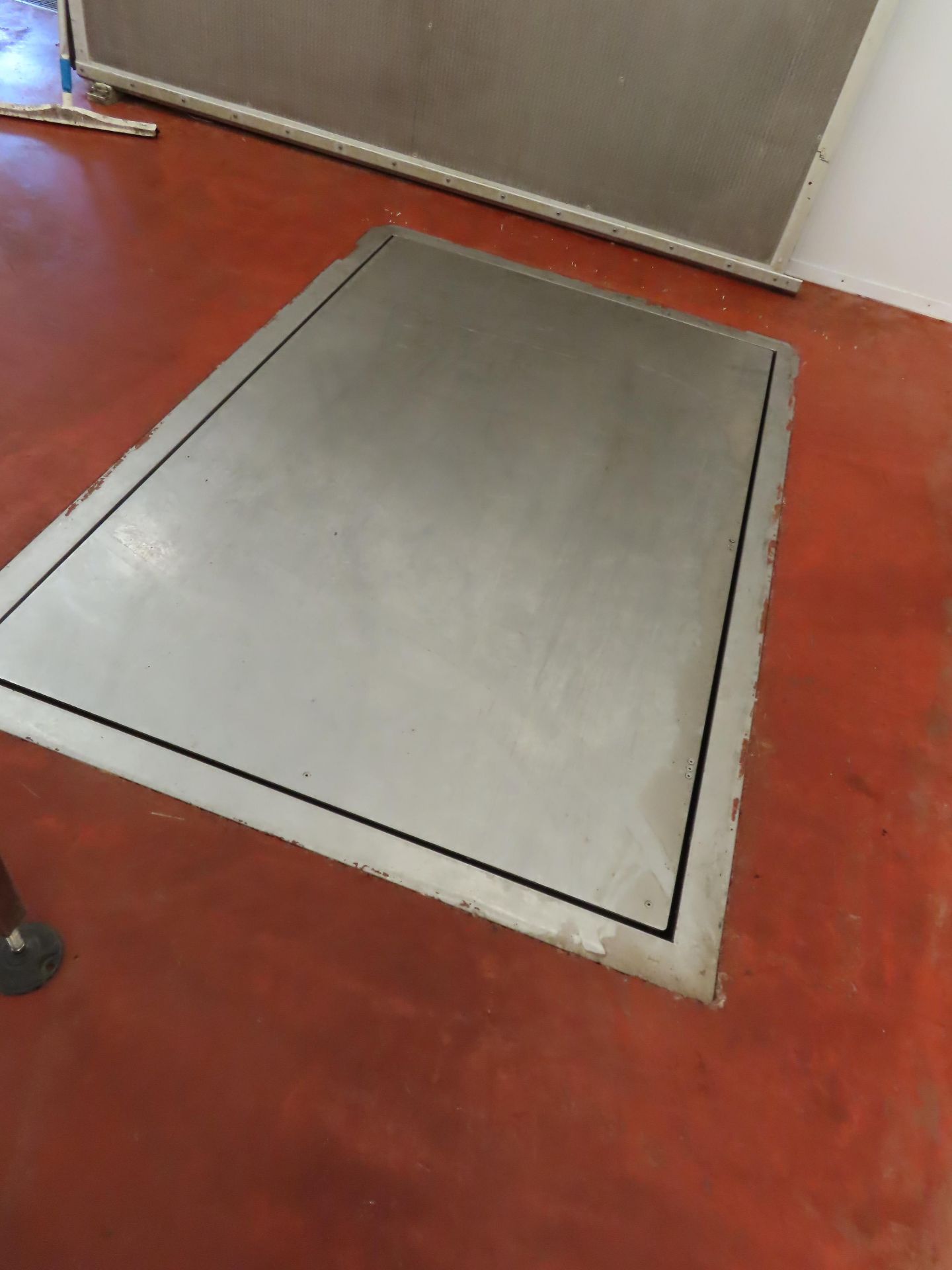 DEM TOTE BIN PLATFORM SCALE. - Image 2 of 3