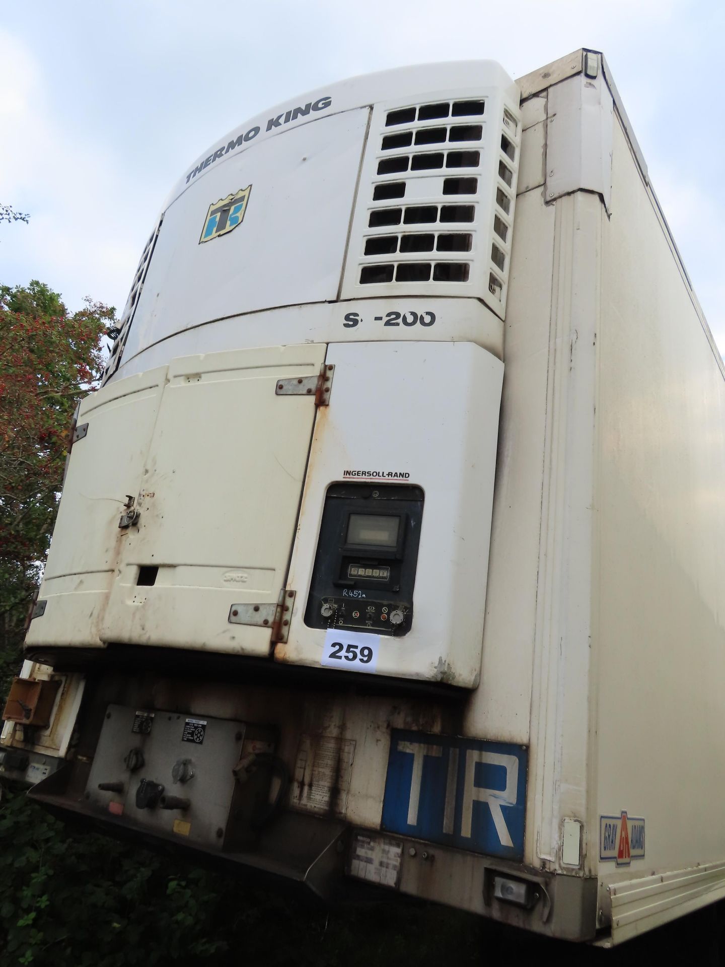 40 FT GRAY ADAMS REFRIGERATED TRAILER.