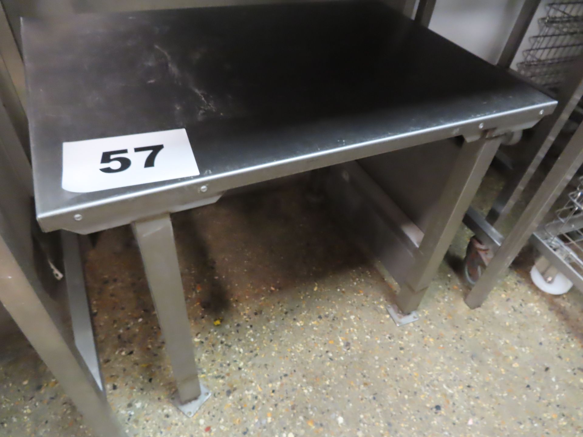 STAINLESS STEEL TABLE.