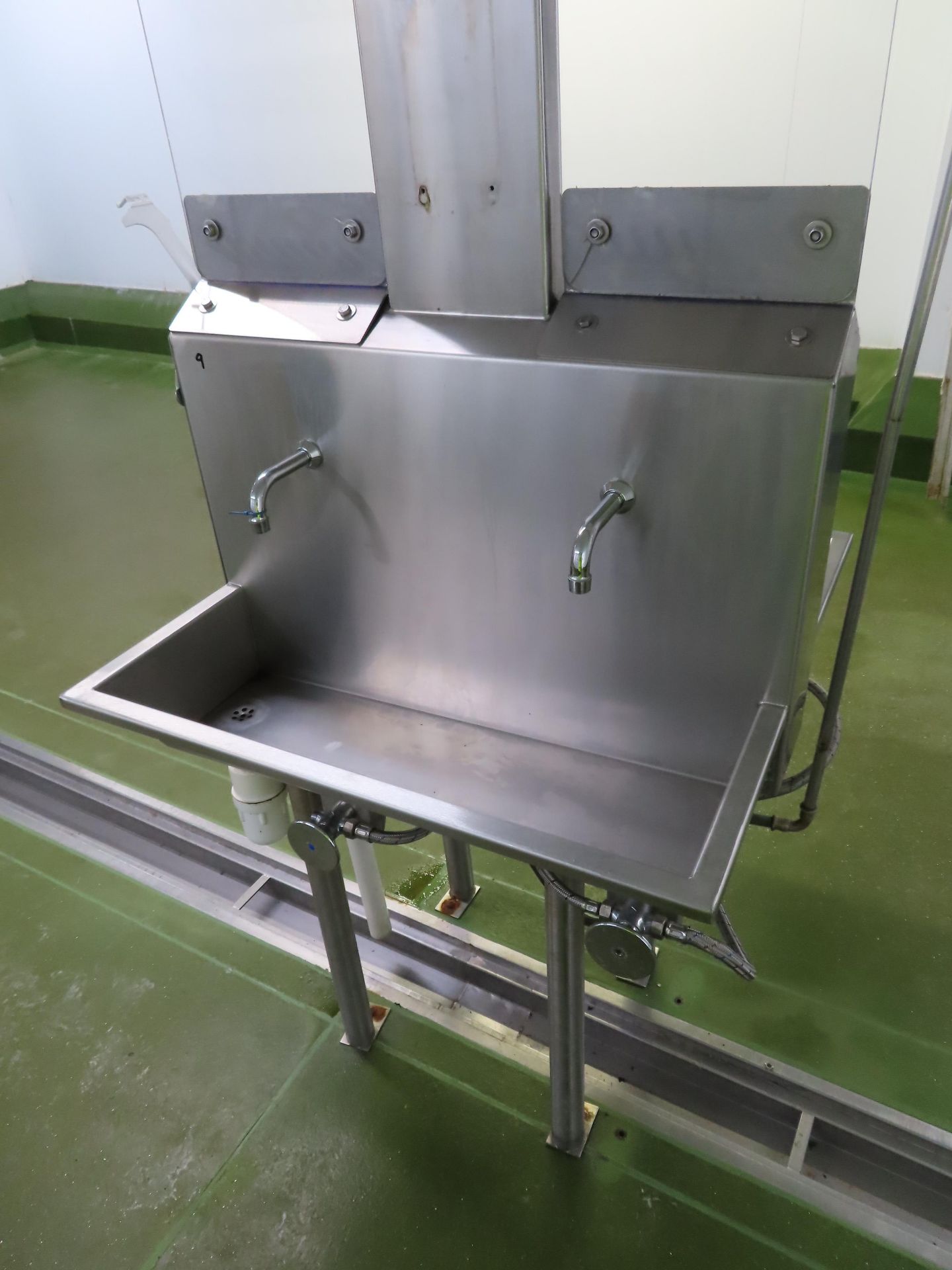 DOUBLE SIDED 2-STATION SINKS. - Image 2 of 2