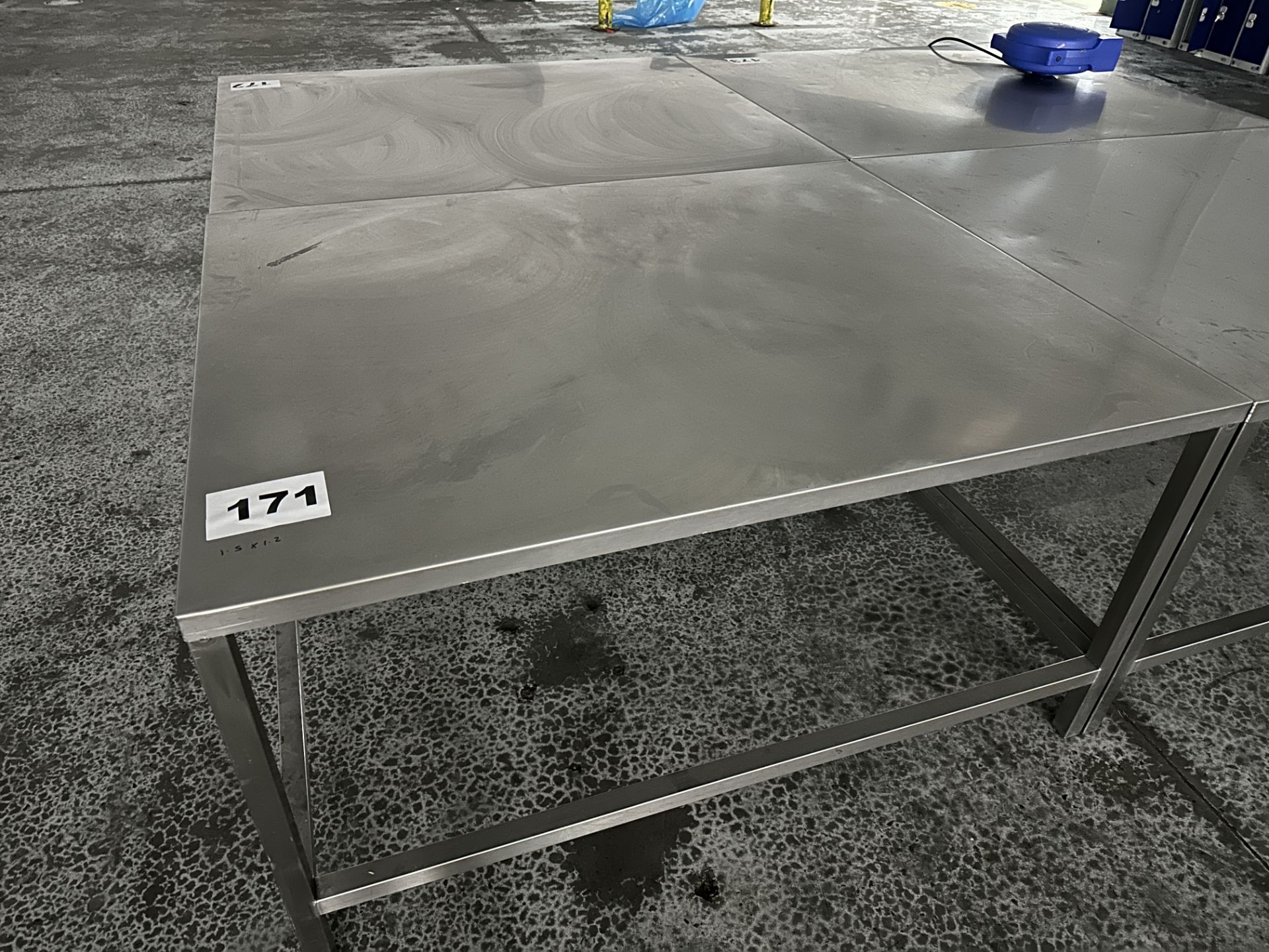 S/S HEAVY DUTY TABLE.