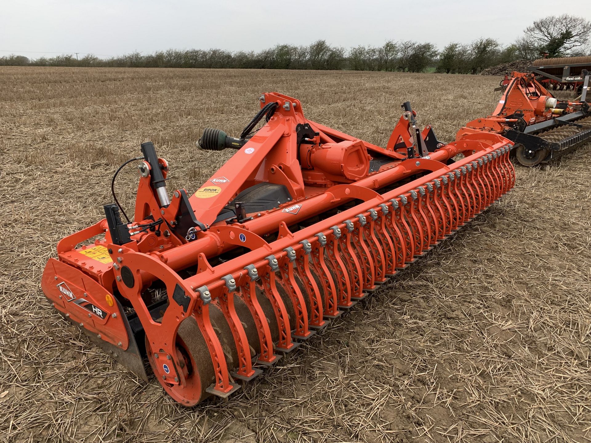 2018 Kuhn HR 4030 4m power harrow with hydraulic leveling board & packer roller - Image 3 of 3