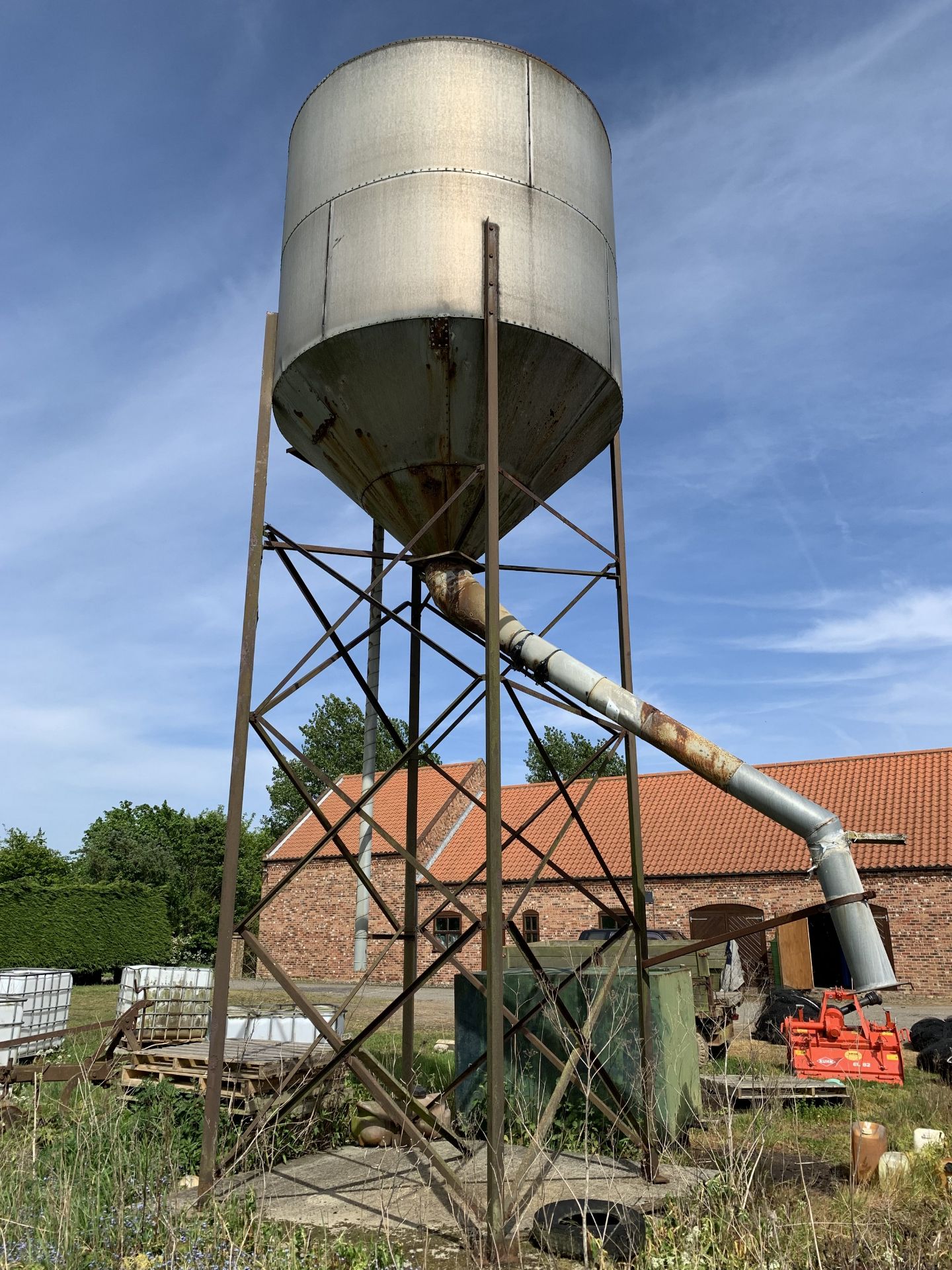 Feed silo, purchaser to arrange loading - Image 2 of 2