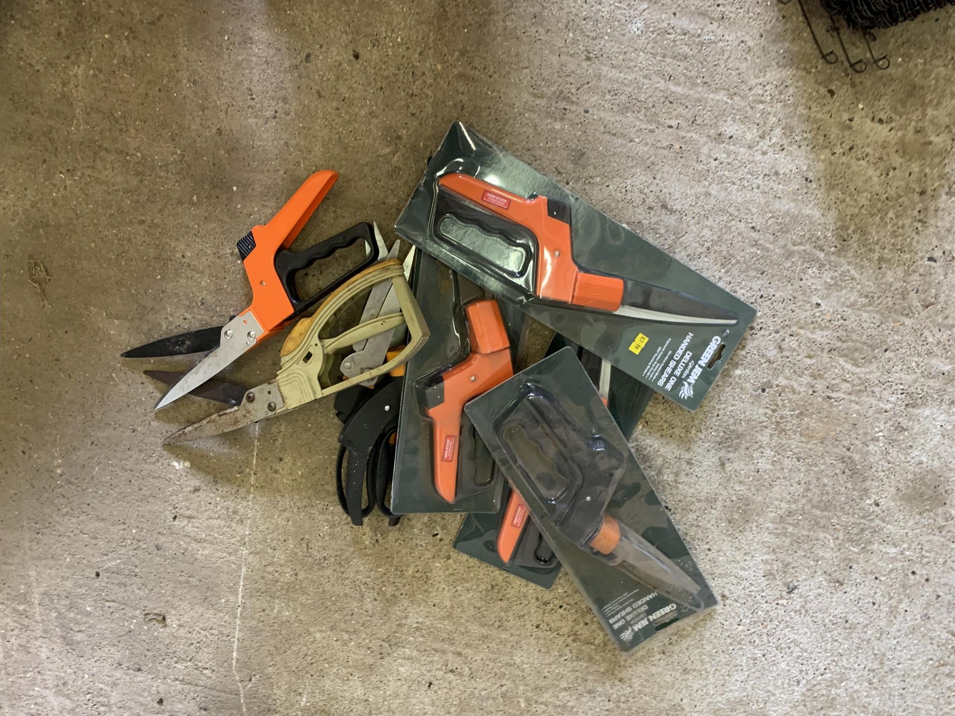 Heap of wing clippers