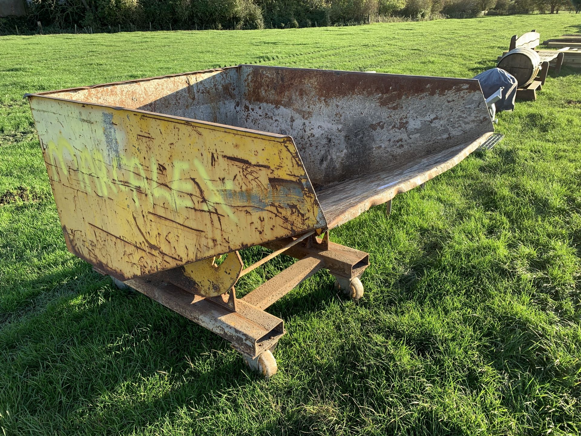 Tyne mounted tip skip