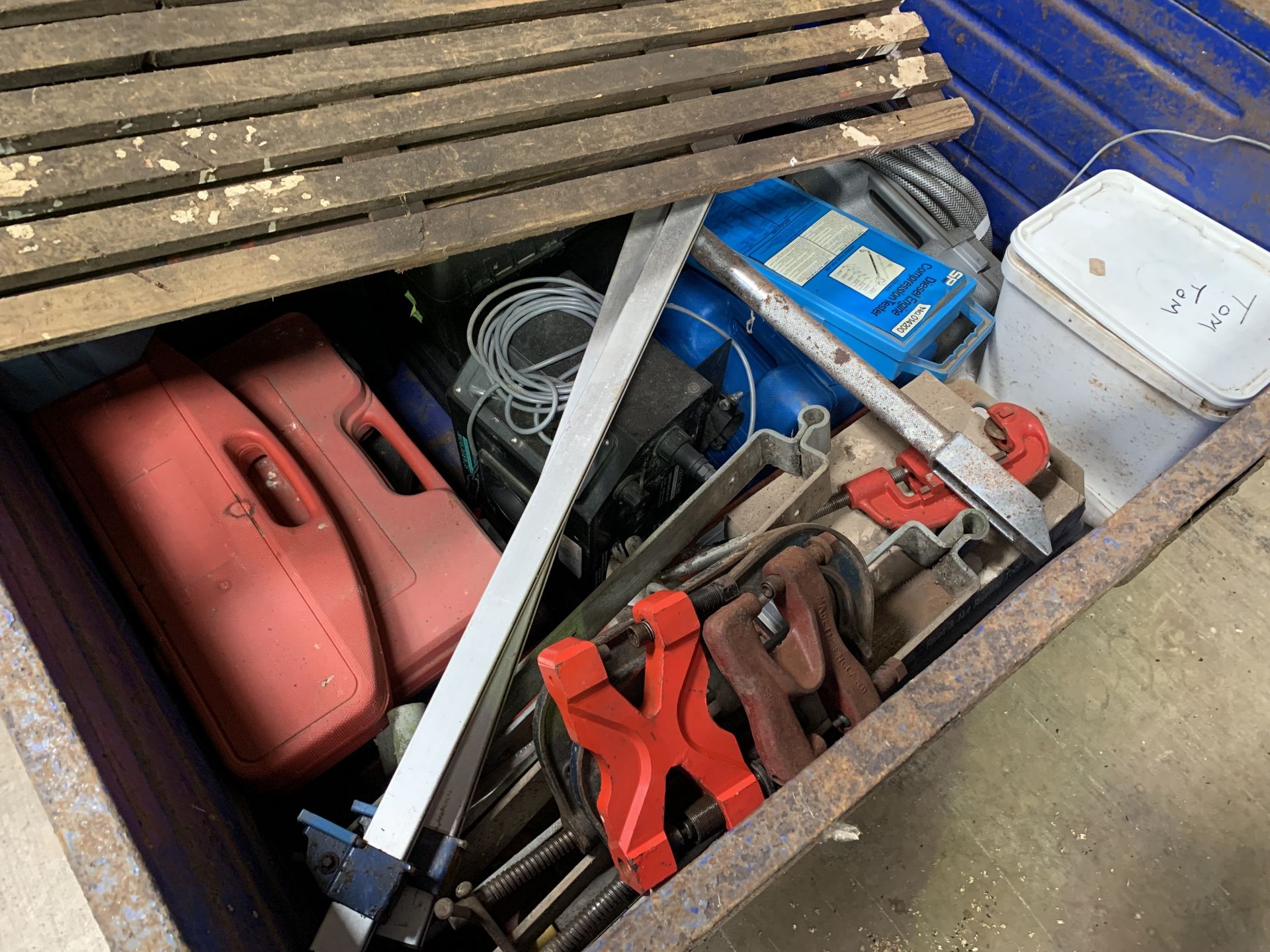 Crate of tools - Image 2 of 2