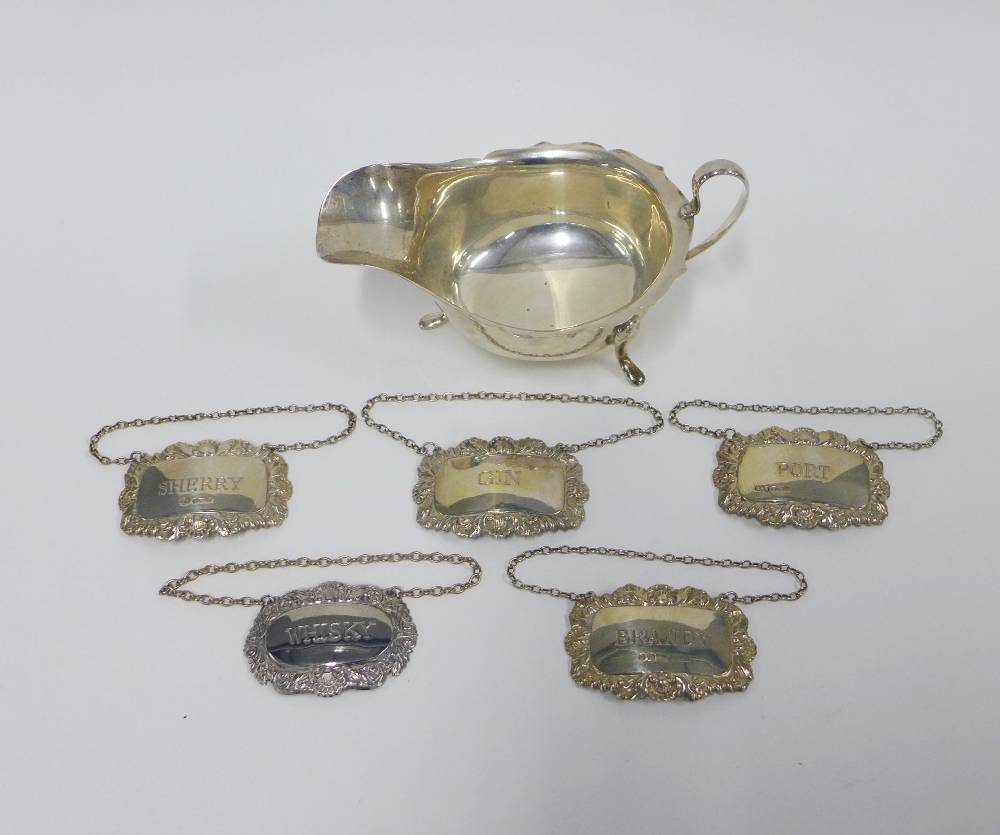 George V silver sauce boat, Viners, Sheffield 1937 together with a set of four Sheffield silver