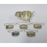 George V silver sauce boat, Viners, Sheffield 1937 together with a set of four Sheffield silver