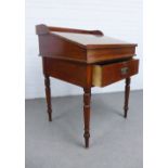 19th century mahogany Clerk's desk, 83 x 110 x 73cm