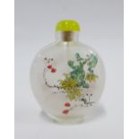 Chinese reverse painted glass snuff bottle and stopper, 9.5cm