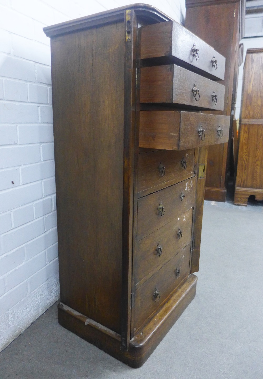 Oak Wellington chest with seven drawers, 59 x 114 x 40cm. - Image 3 of 4