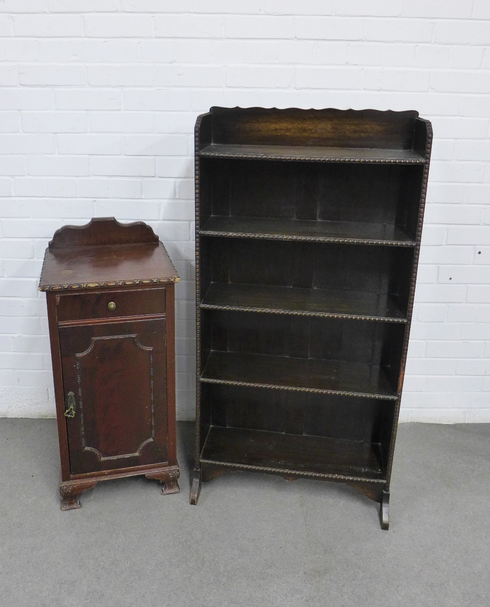 Early 20th century dark oak open bookcase 61 x 124 x 20cm, together with a mahogany bedside 40 x