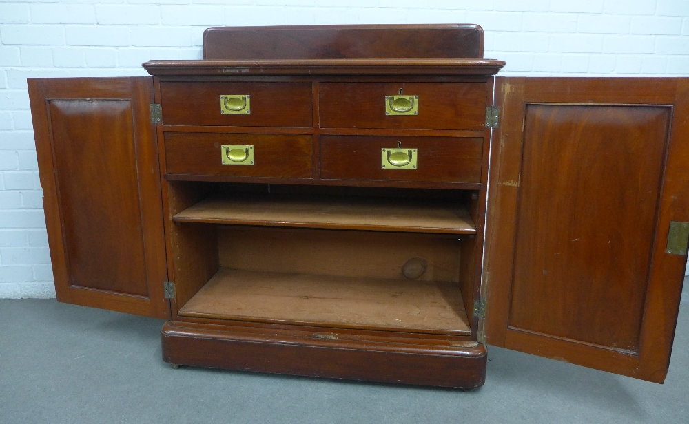 Victorian mahogany ledgeback chiffonier with two cupboard doors opening to reveal a set of four - Image 3 of 3