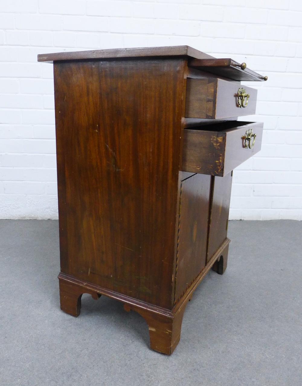 Mahogany bachelor's chest, with shell marquetry and striped banding. Two drawers, a slide, and - Image 4 of 4