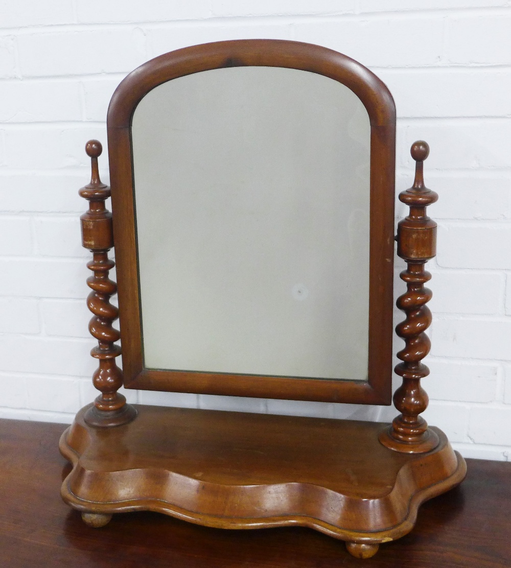 Mahogany dressing table mirror with barley twist supports, 65 x 65cm.