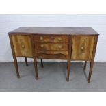 Georgian style sideboard, on square tapering legs with spade feet, a.f. 138 x 90 x 47cm.