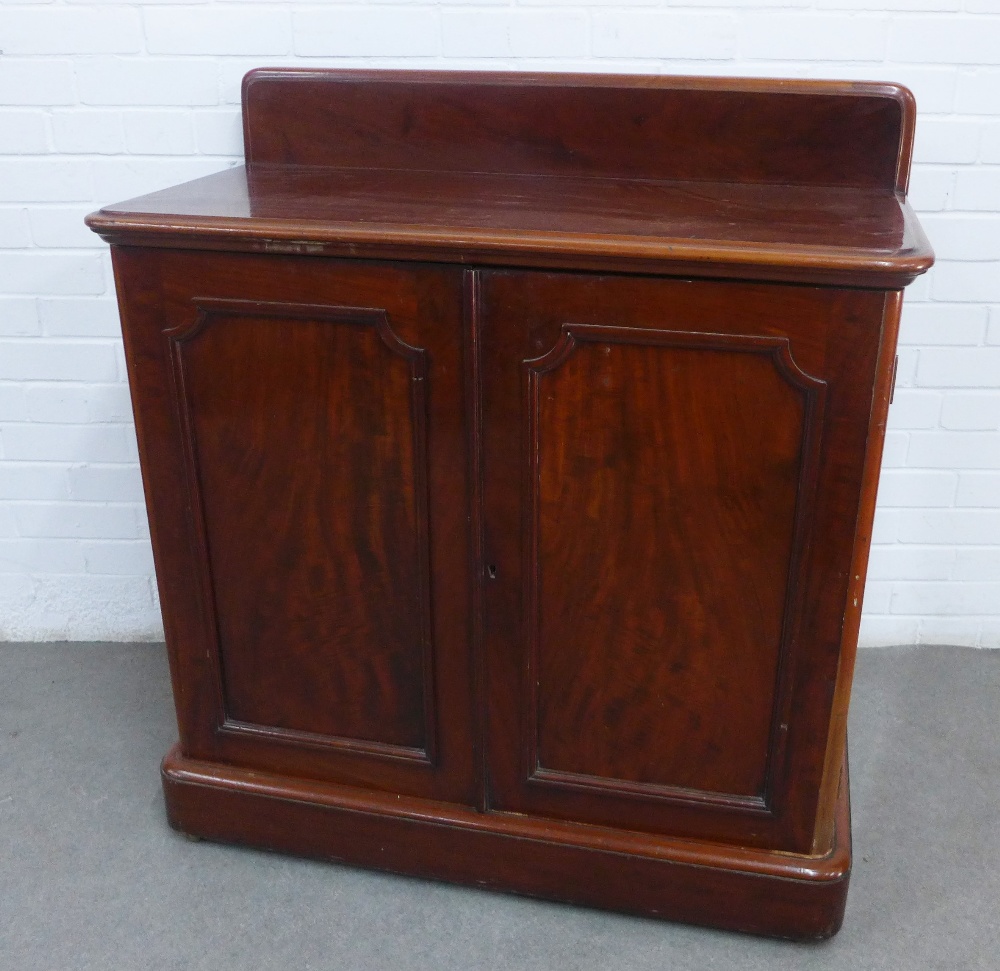 Victorian mahogany ledgeback chiffonier with two cupboard doors opening to reveal a set of four