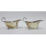 A pair of George V silver sauce boats, London 1915, 16cm (2)