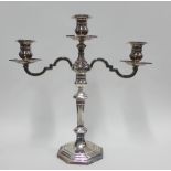 Silver three branch candelabra, Mappin & Webb, Sheffield 1978, knop stemmed on an octagonal