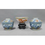 Chinese famille verte bowl with phoenix and dragon pattern, circular footrim bearing six character