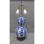 Chinse style blue and white double gourd table lamp base with two light fittings, on a octagonal