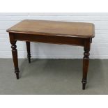 Victorian mahogany Pembroke table, 105 x 74 x 59cm