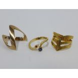 14ct gold gemset serpent ring, yellow metal wishbone ring and another yellow metal ring (3)