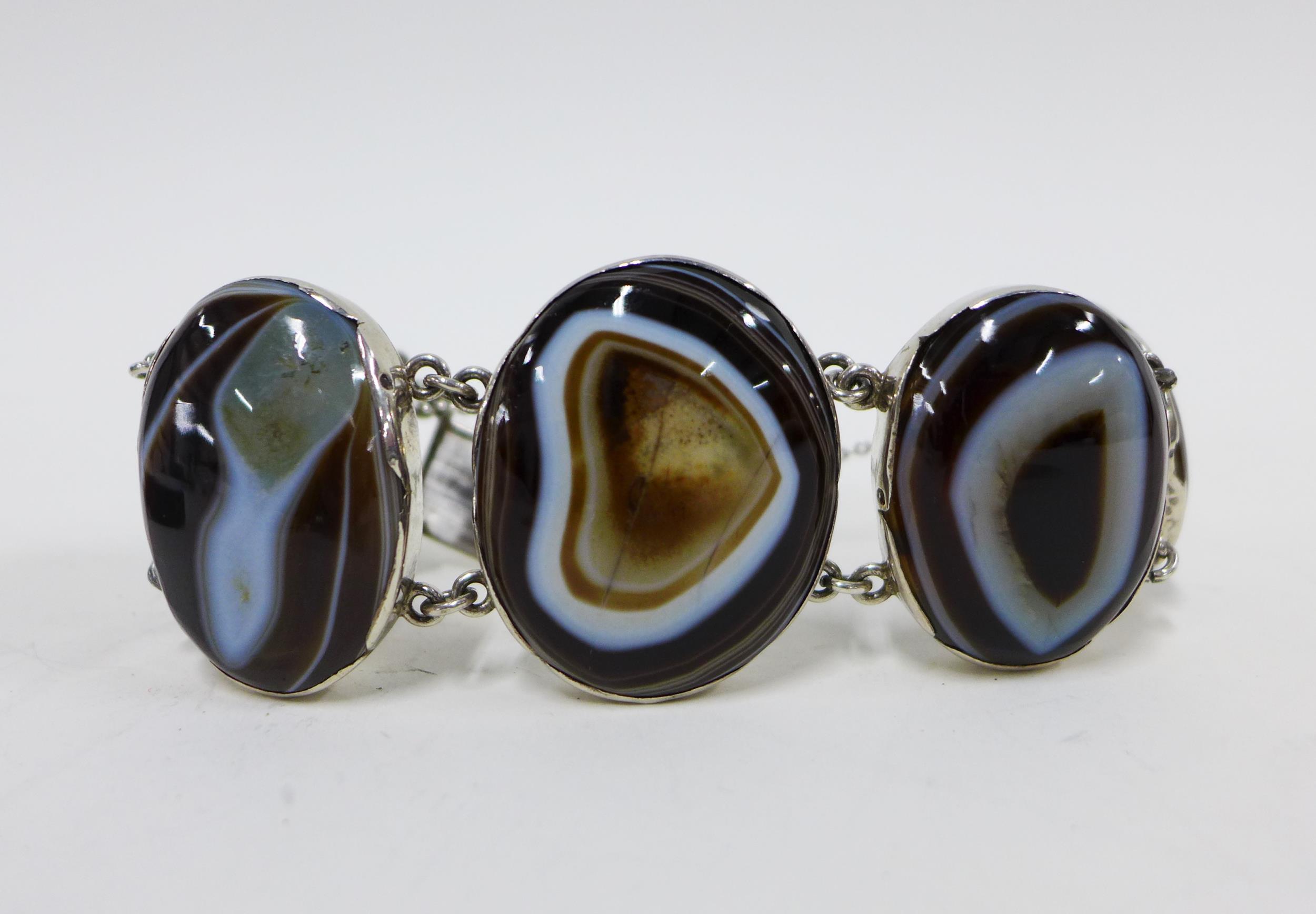 Silver and agate bracelet, silver and amethyst ring, white metal and green hardstone brooch and an - Image 3 of 3