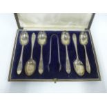 Set of six George V silver teaspoons and matching sugar tongs, Sheffield 1923, in fitted box